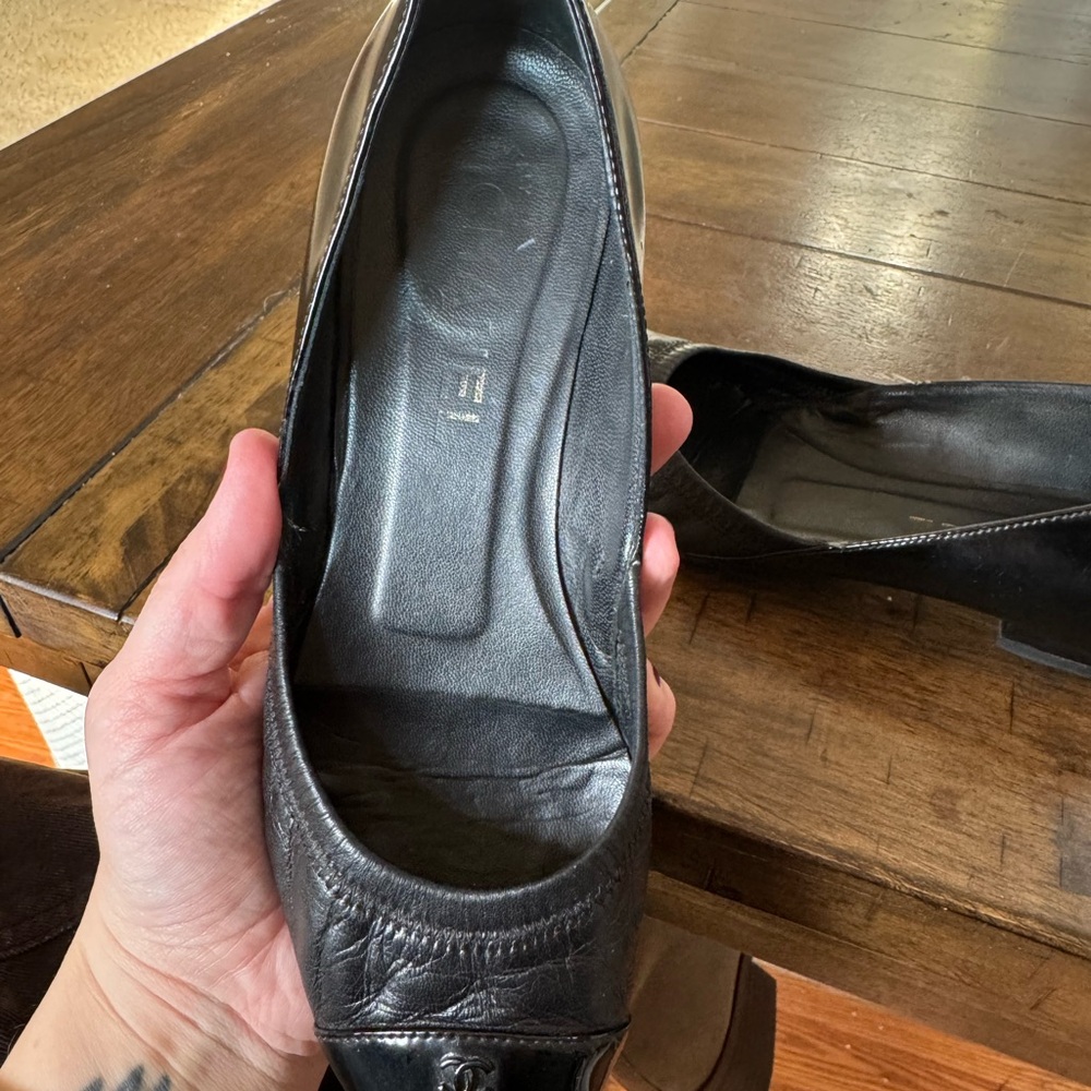 CHANEL Black Patent Cap Toe Flats - Picture 4 of 5